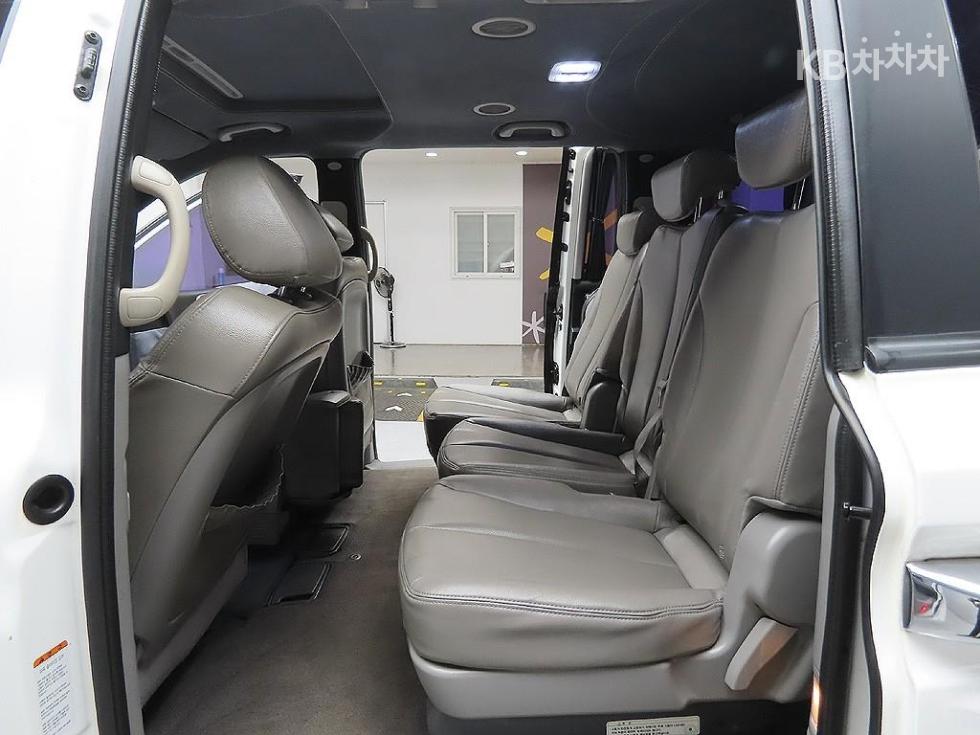 Kia Carnival — miniaturë 10