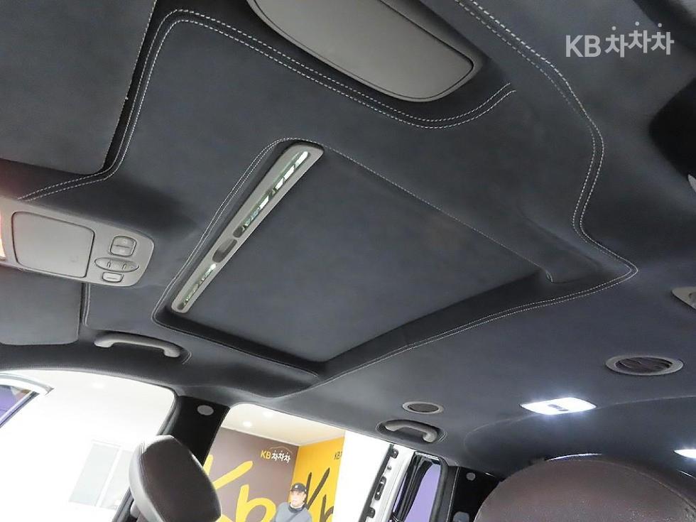 Kia Carnival — miniaturë 15