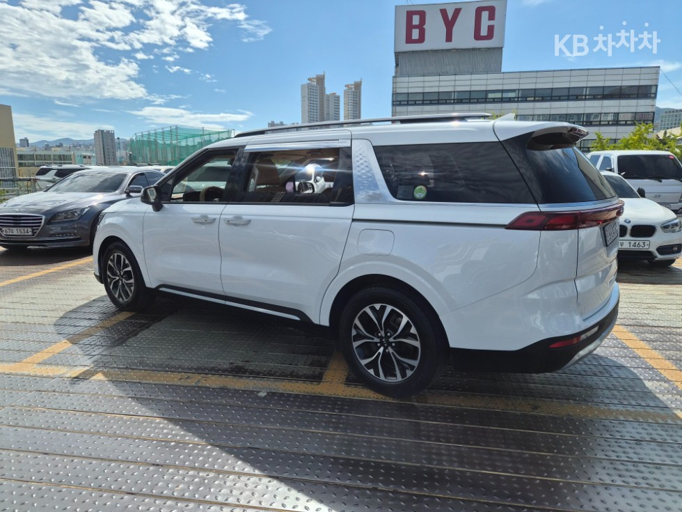 Kia Carnival — miniaturë 4