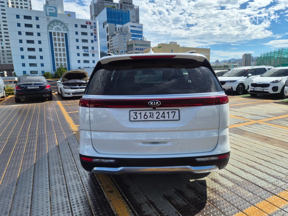 Kia Carnival — miniaturë 5