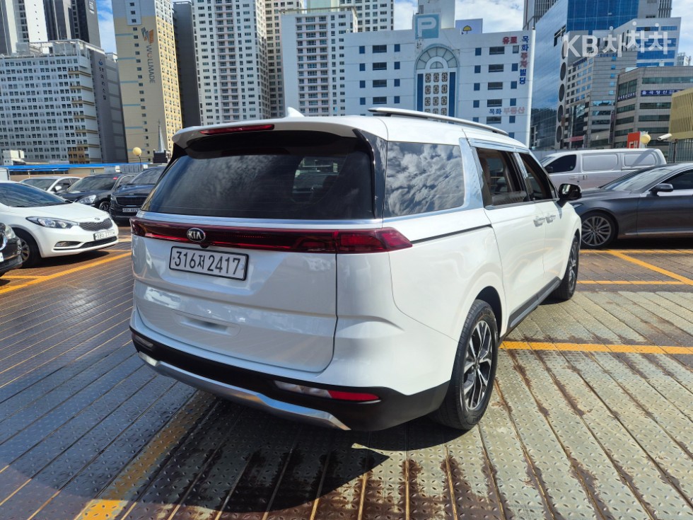 Kia Carnival — miniaturë 6