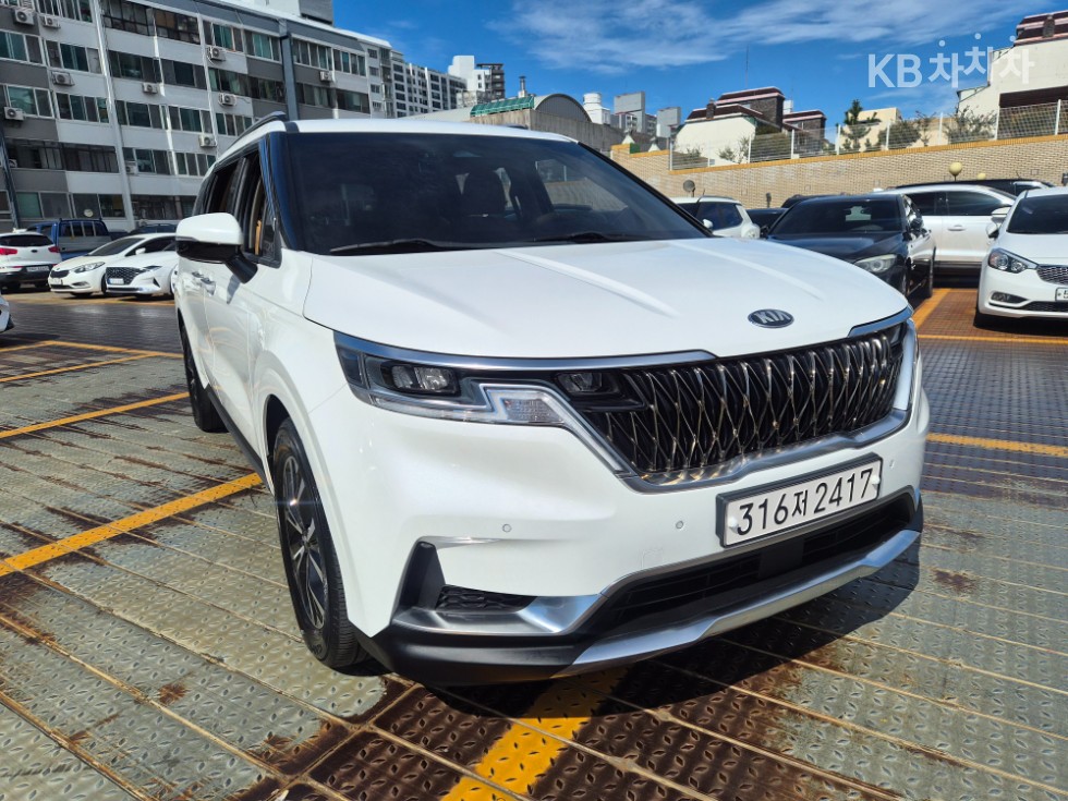 Kia Carnival — miniaturë 8