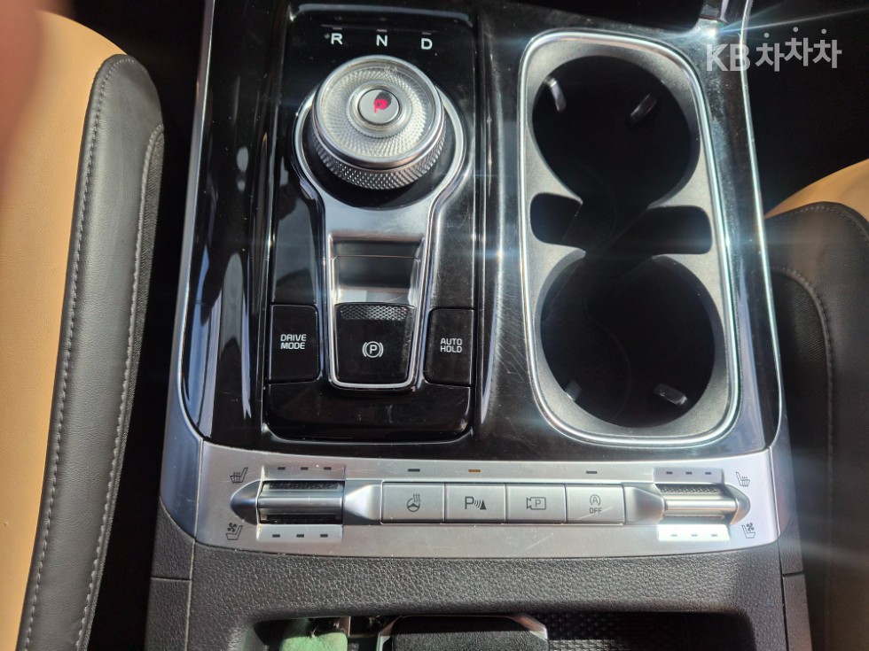 Kia Carnival — miniaturë 10