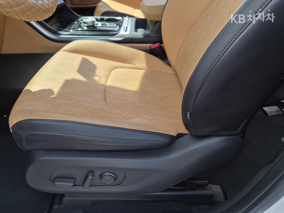 Kia Carnival — miniaturë 16