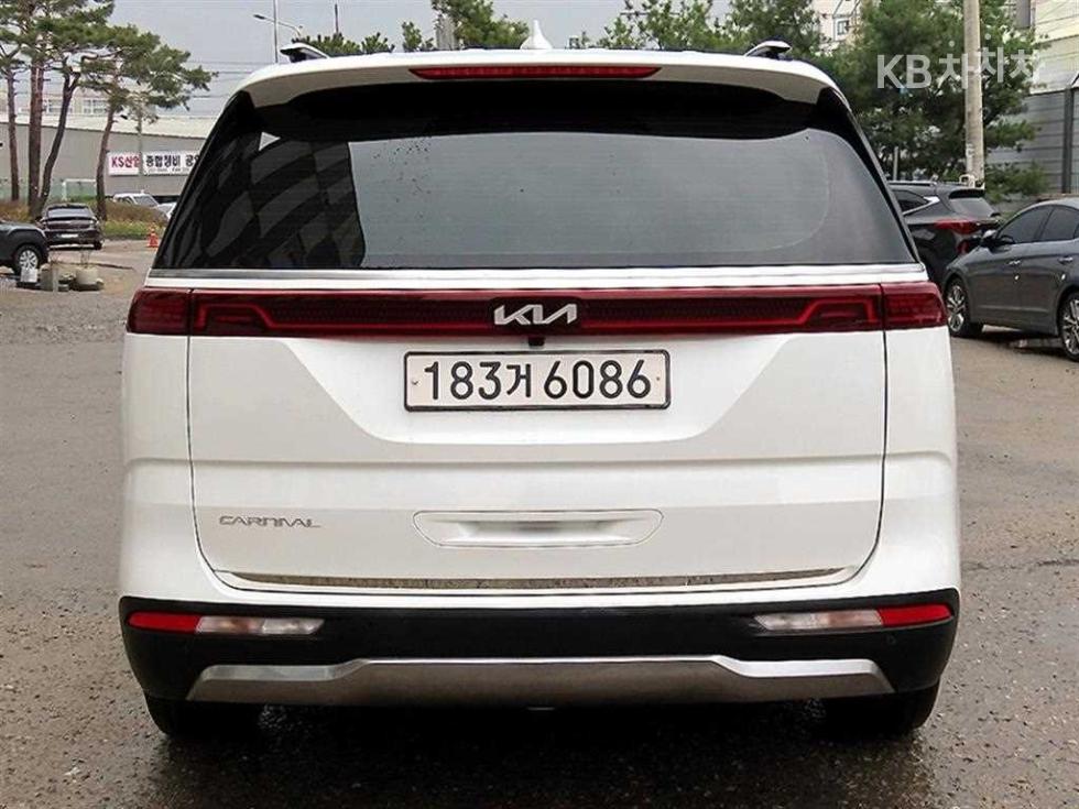Kia Carnival — miniaturë 4