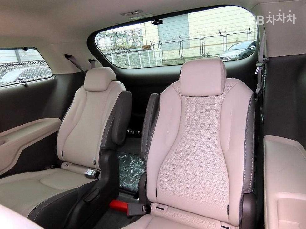 Kia Carnival — miniaturë 7