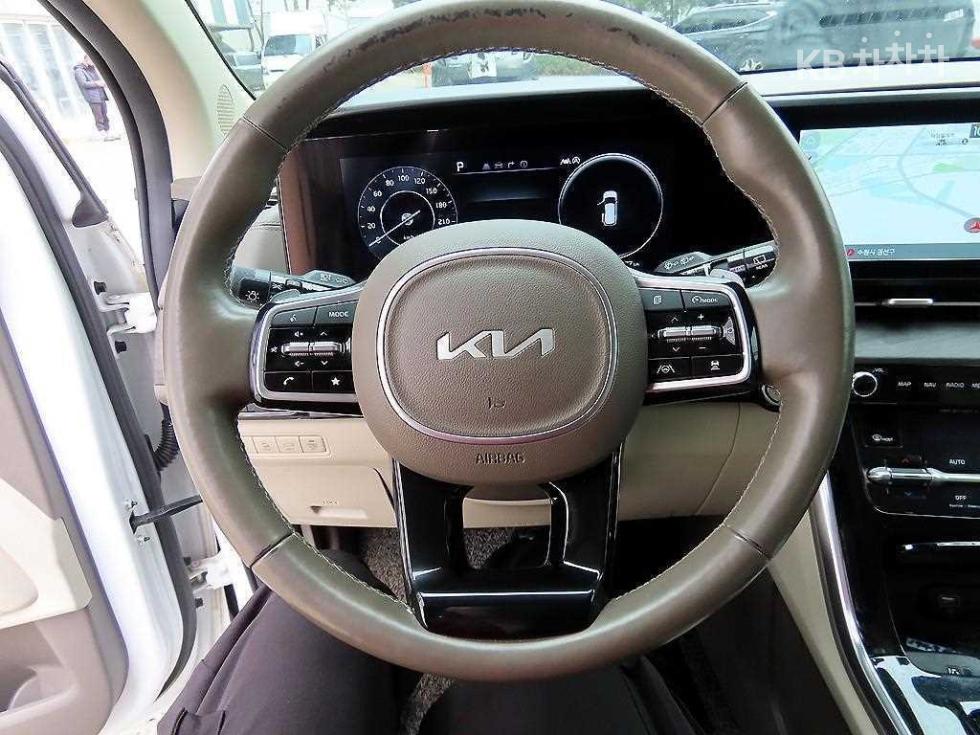 Kia Carnival — miniaturë 9