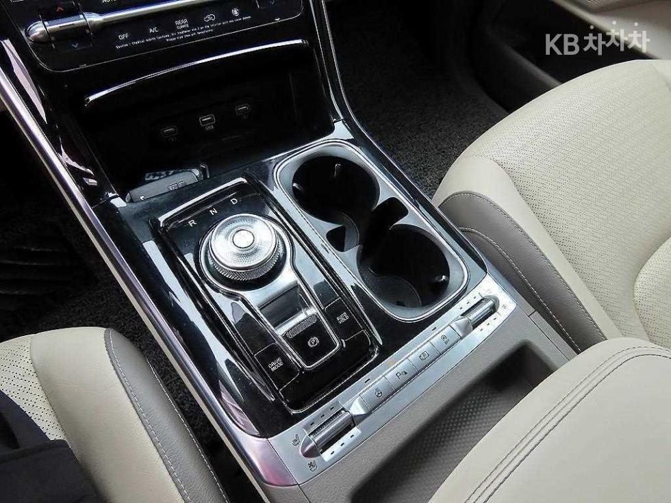 Kia Carnival — miniaturë 11