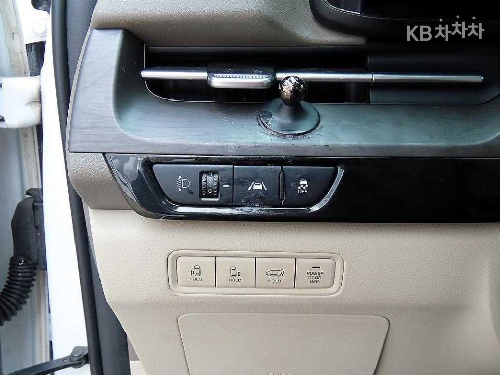 Kia Carnival — miniaturë 13