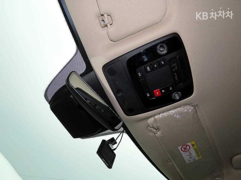 Kia Carnival — miniaturë 15