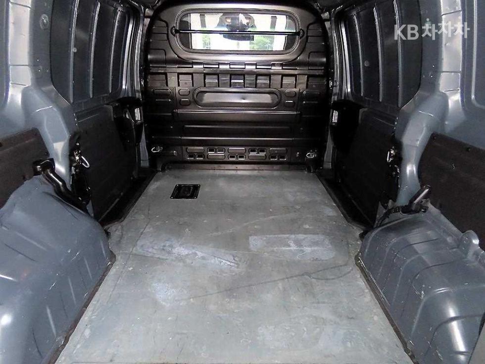 Hyundai Staria — miniaturë 18