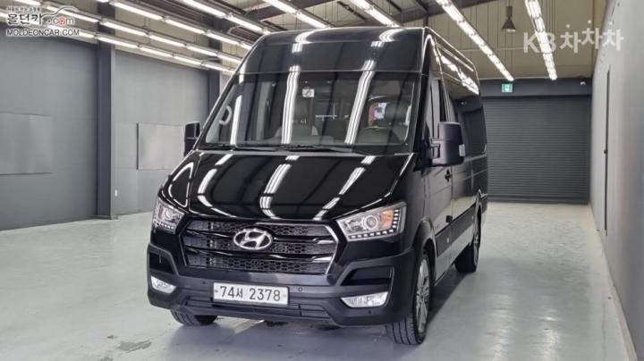 Hyundai Solati 15-seater Luxury — foto 1