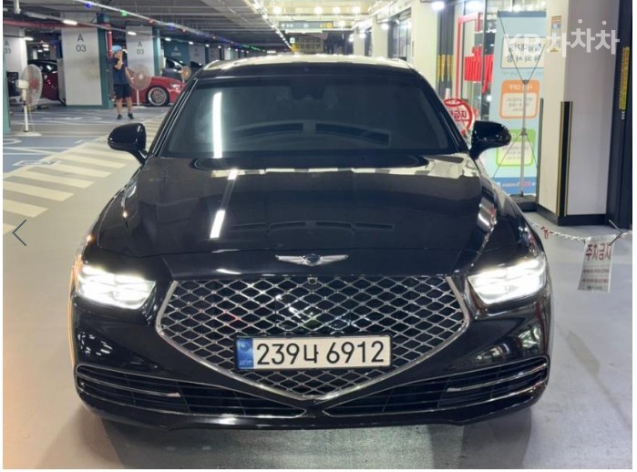 Genesis G90
