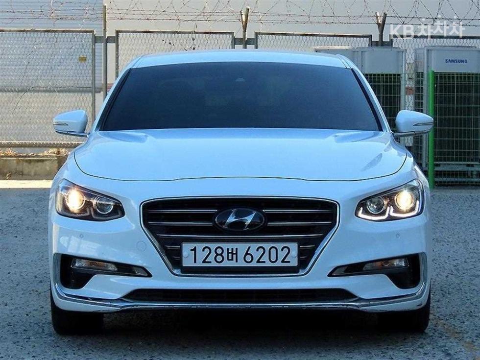 Hyundai Grandeur BASE MODEL — фото 1