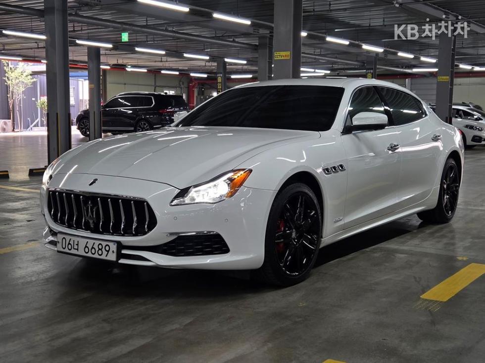 Maserati Quattroporte