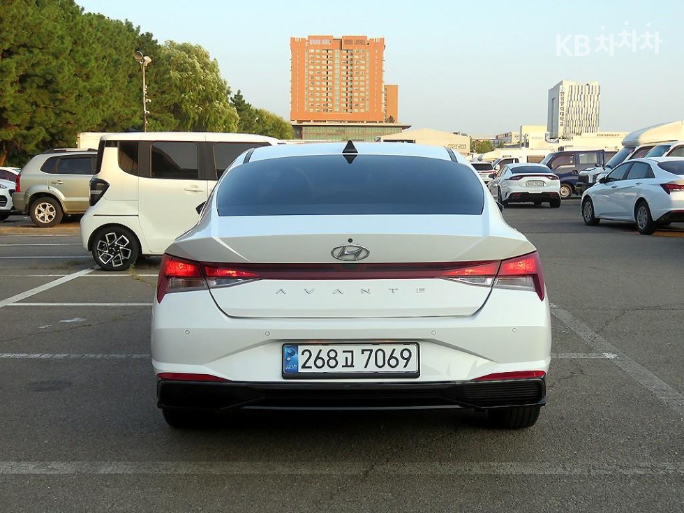 Hyundai Avante — фото 3
