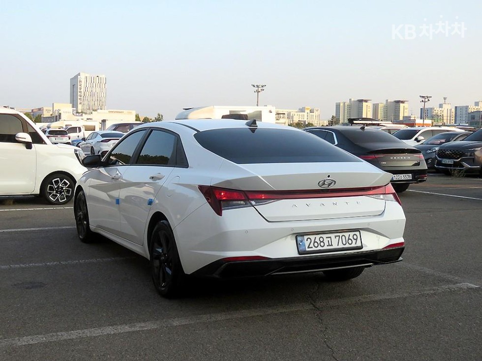 Hyundai Avante — фото 4
