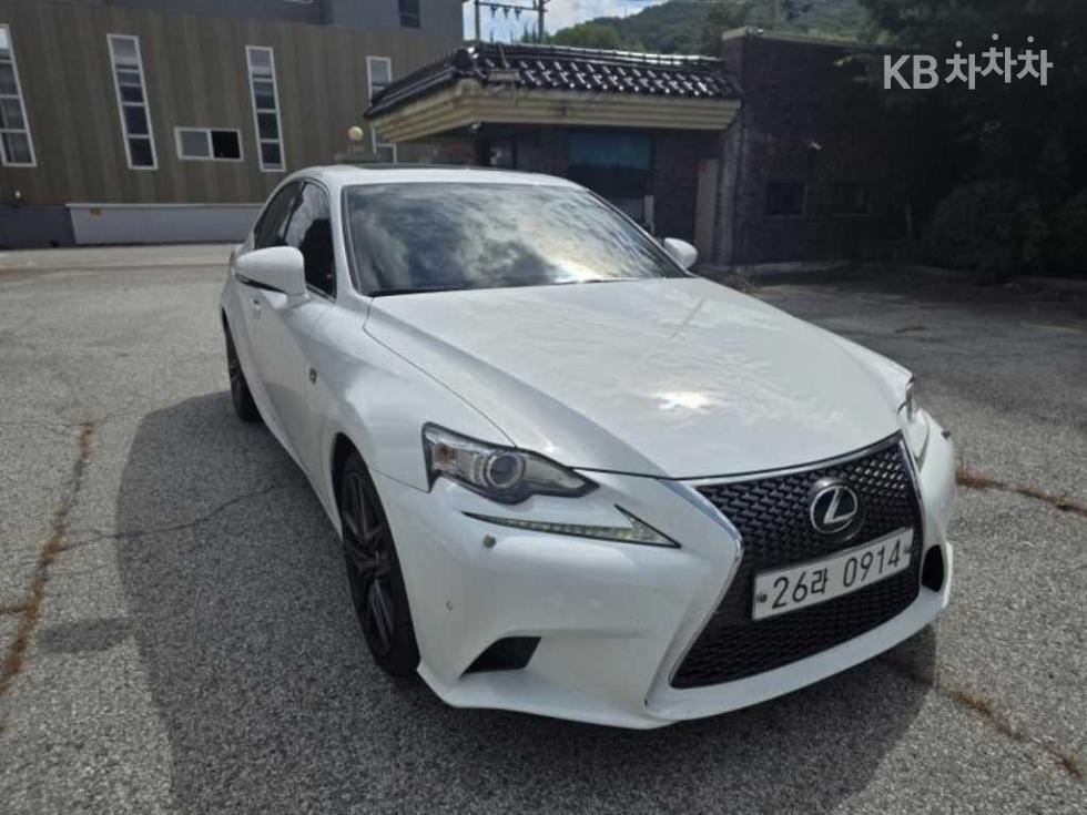 Lexus IS