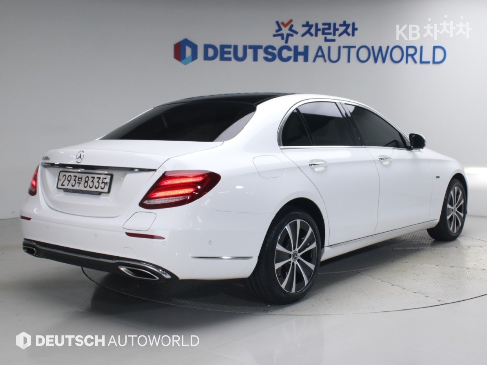 Mercedes-Benz E-Class Exclusive — фото 2