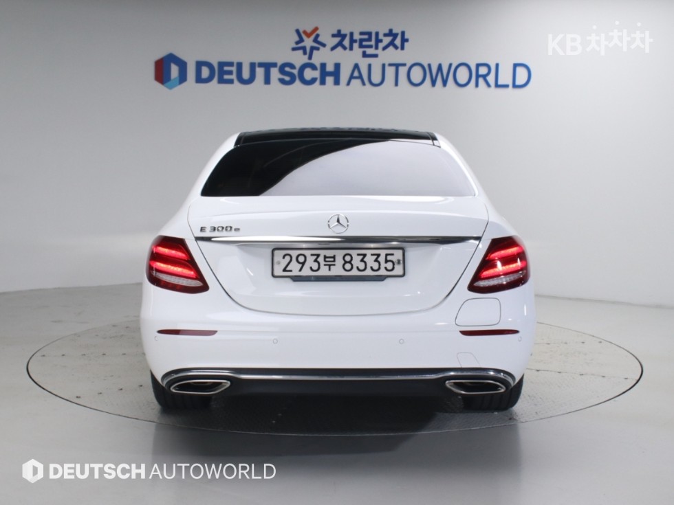 Mercedes-Benz E-Class Exclusive — фото 4