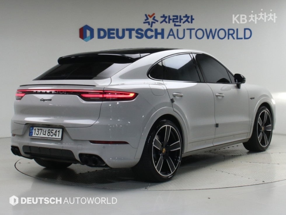 Porsche Cayenne BASE MODEL — фото 2