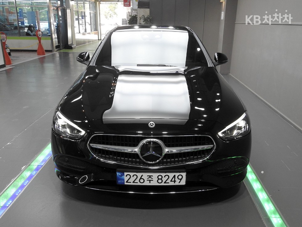 Mercedes-Benz C-Class, 2022