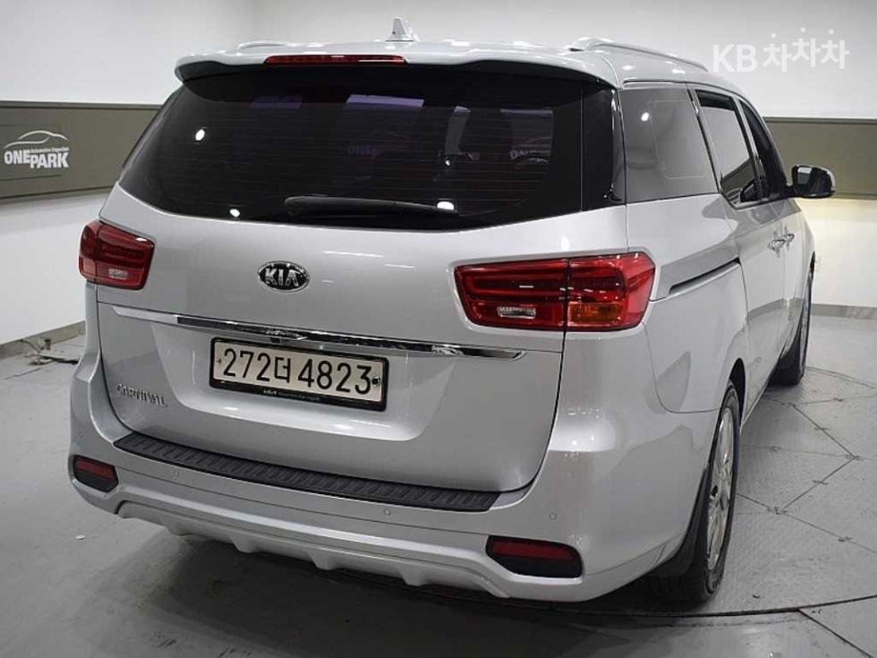 Kia Carnival PRESTIGE — фото 3