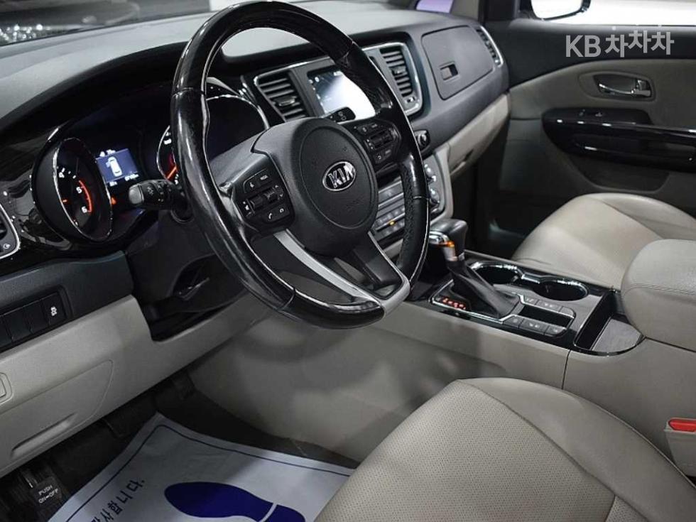 Kia Carnival PRESTIGE — фото 4