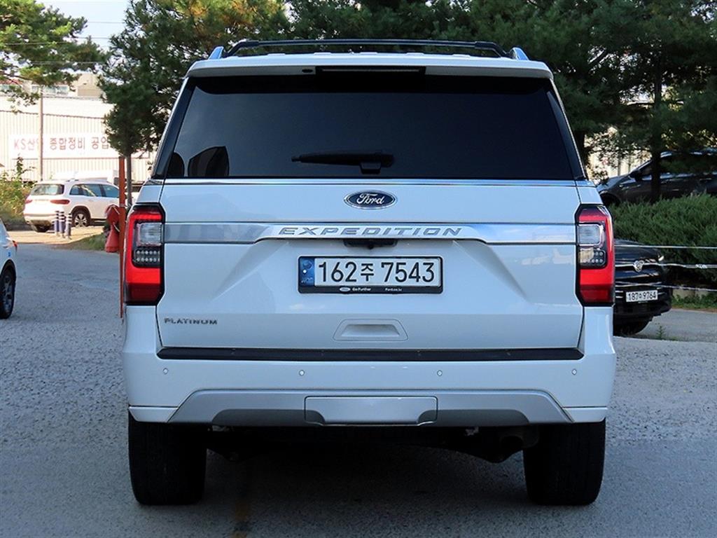 Ford Expedition — miniaturë 4