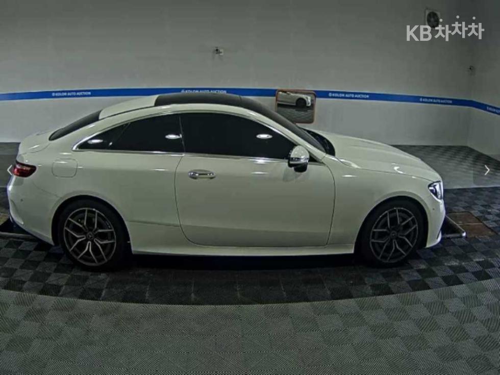 Mercedes-Benz E-Class BASE MODEL — фото 3