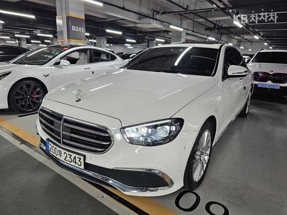 Mercedes-Benz E-Class Exclusive — фото 1