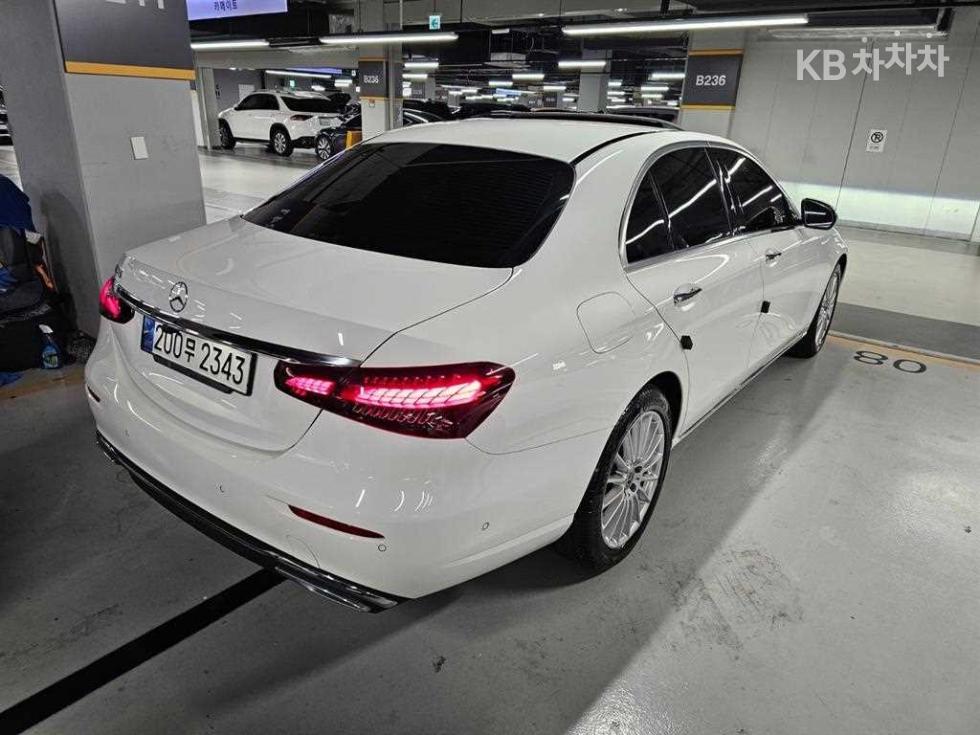 Mercedes-Benz E-Class Exclusive — фото 3