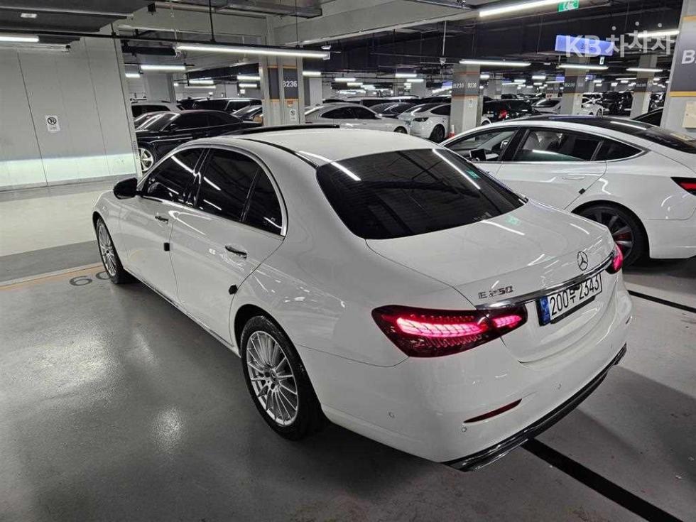 Mercedes-Benz E-Class Exclusive — фото 4