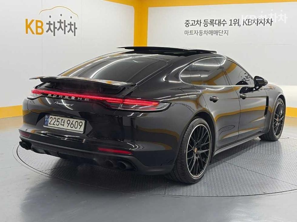 Porsche Panamera BASE MODEL — фото 4