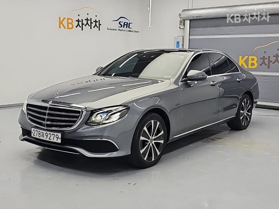 Mercedes-Benz E-Class Exclusive — фото 1