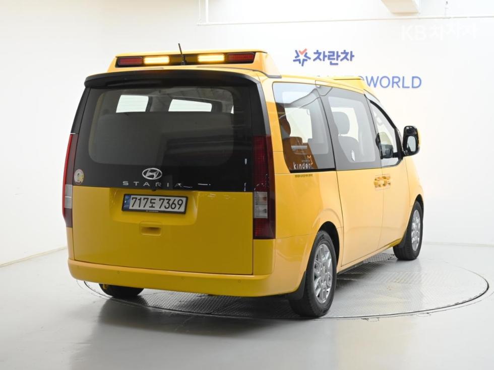 Hyundai Staria BASE MODEL — фото 2