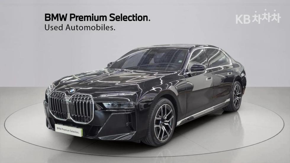 BMW 7 Series M Sport — фото 1