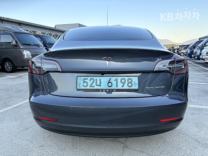 Tesla Model 3 — фото 3