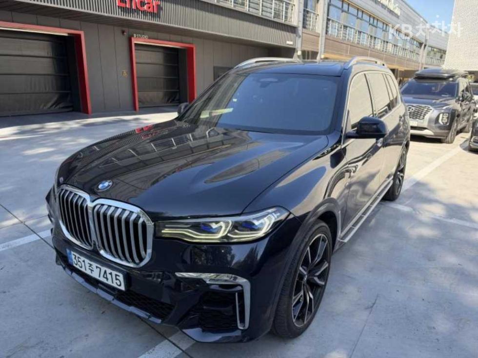 BMW X7 M Sport — фото 1
