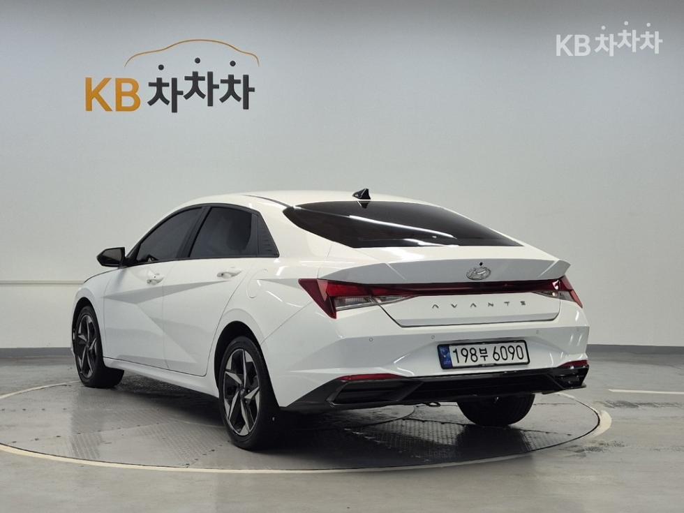 Hyundai Avante — фото 2