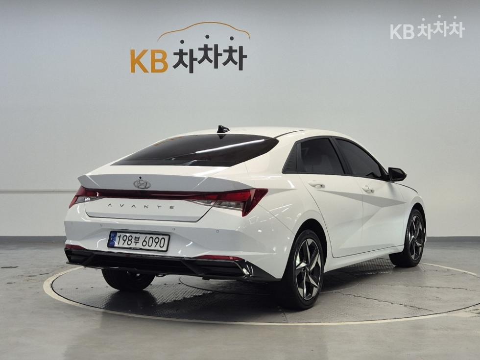 Hyundai Avante — фото 3
