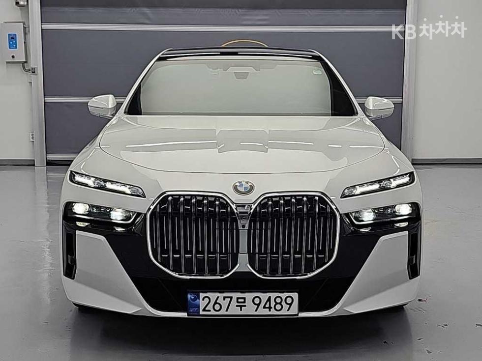 BMW 7 Series M Sport Executive — фото 2