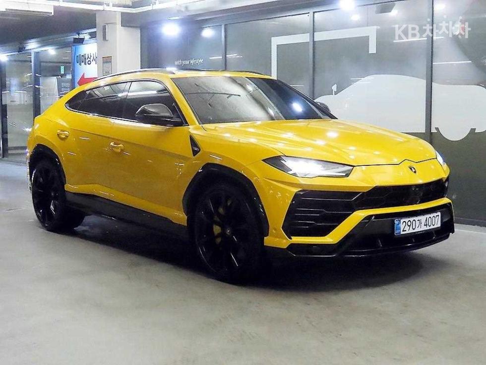Lamborghini Urus — фото 1