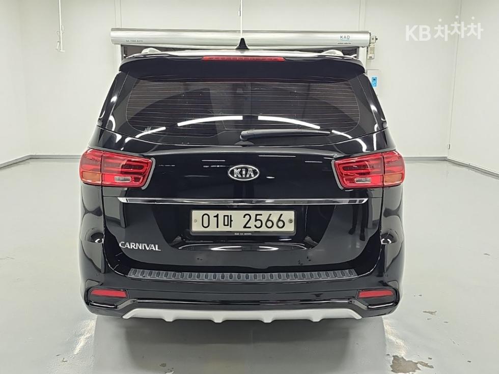 Kia Carnival Noblesse Special — фото 3
