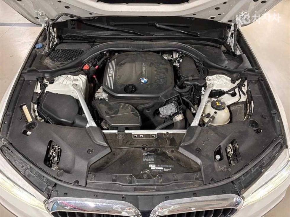 BMW 5 Series M Sport Package Plus — фото 2