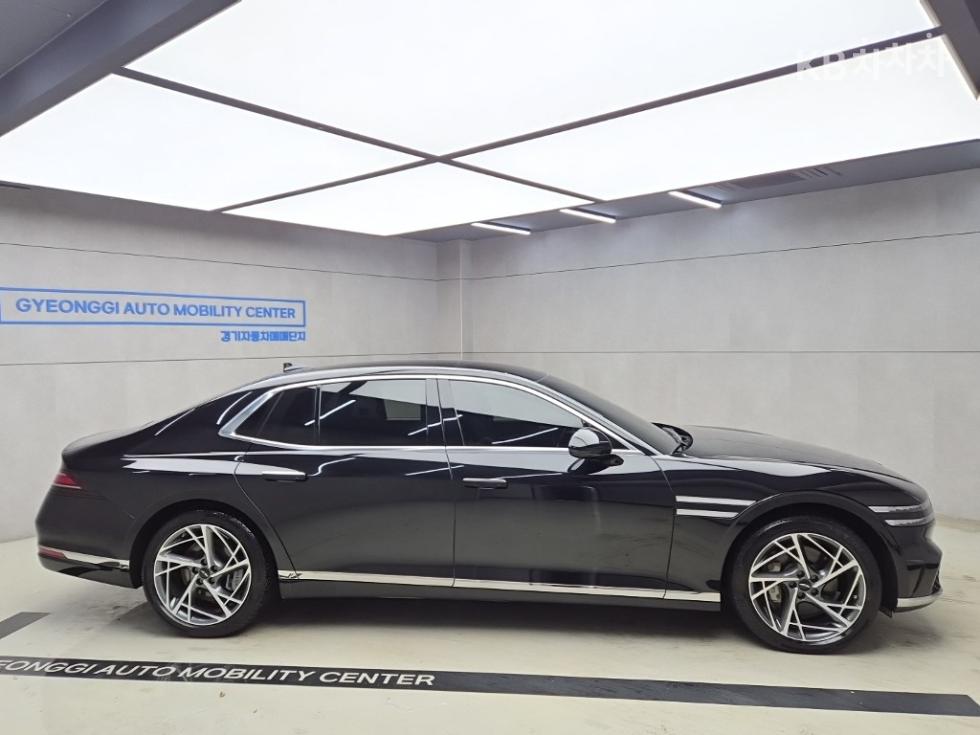 Genesis G90 BASE MODEL — фото 2