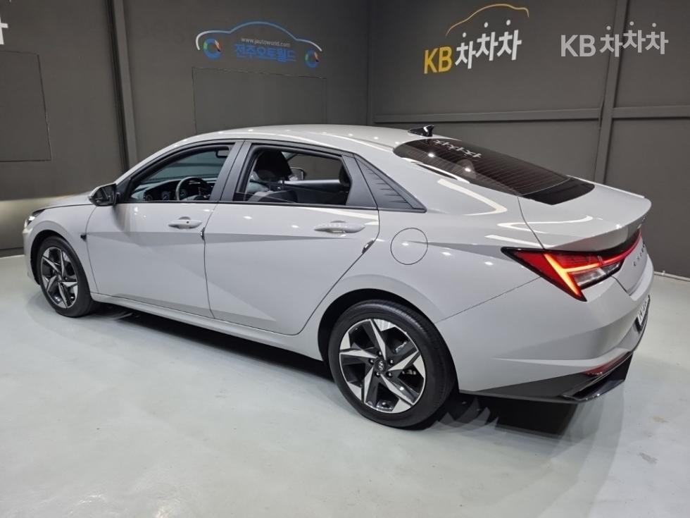 Hyundai Avante — фото 4