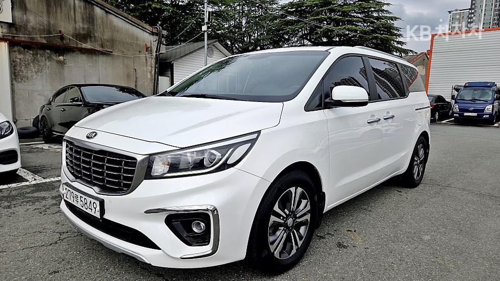 Kia Carnival LUXURY — фото 1
