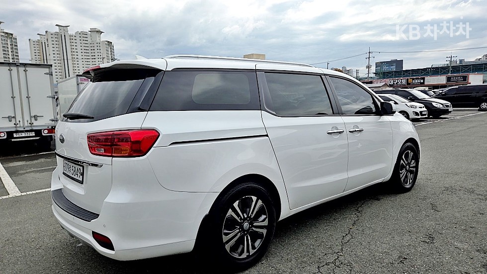 Kia Carnival LUXURY — фото 4