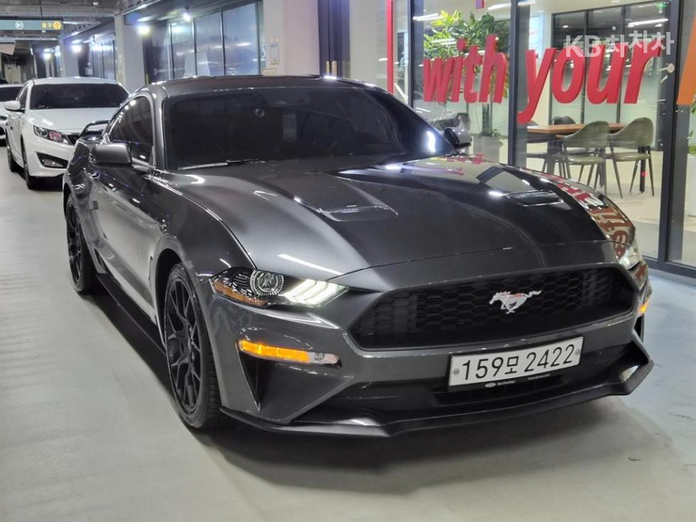 Ford Mustang Premium — фото 1